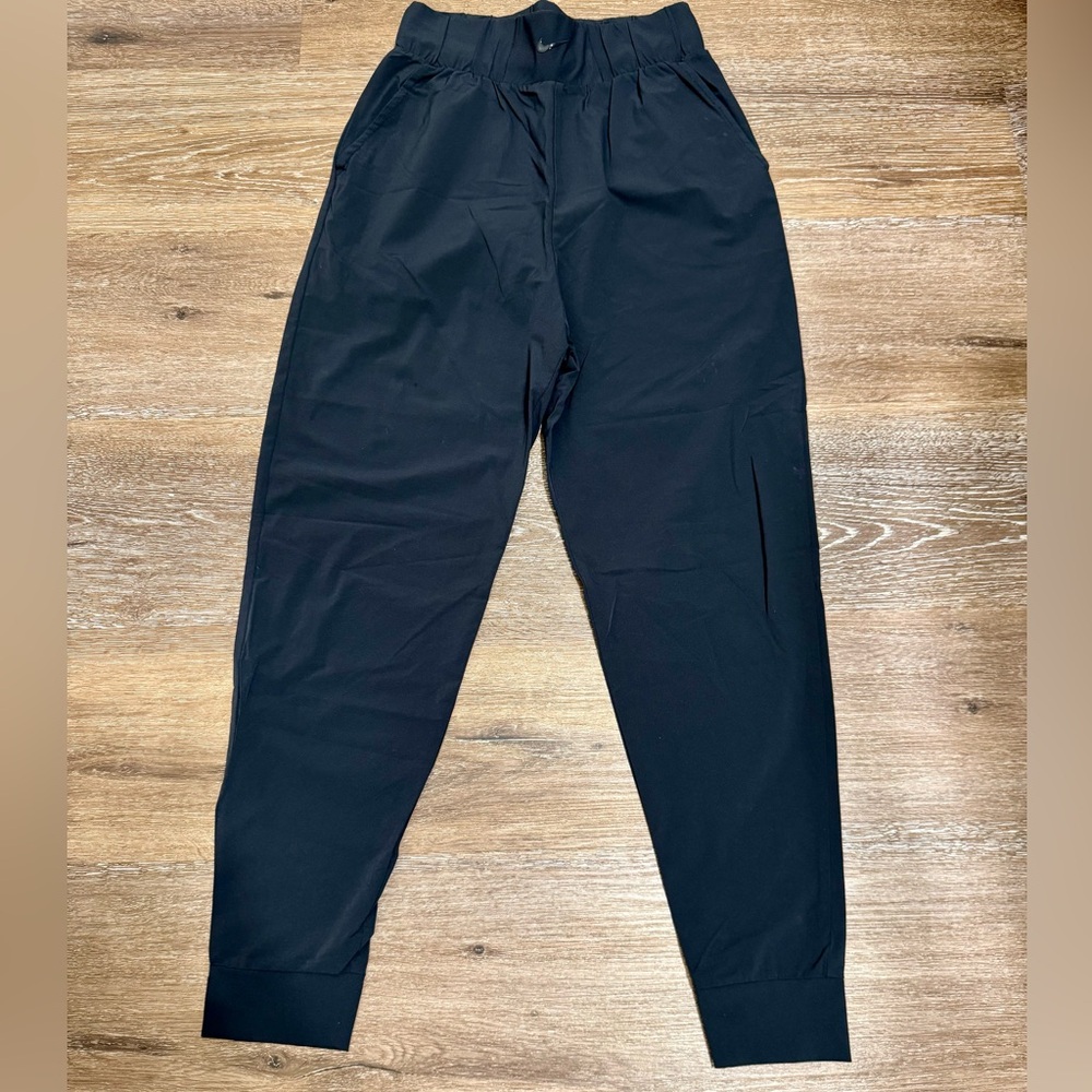 NWOT Nike dri-fit joggers